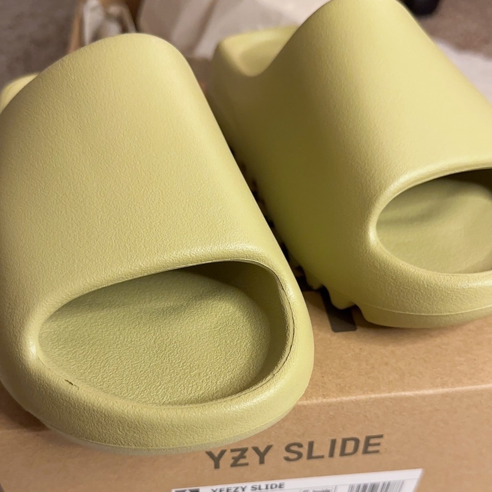 ❌SoldYeezy slide size 4M